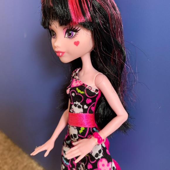 MONSTER HIGH DRACULAURA DOLL - Picture 3 of 6